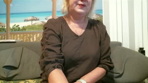 Snapshot of nikole111 chatting on February 12, 2025, 8:27 am Nikole1 online show from February 12, 2025, 8:27 am