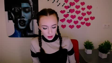 Snapshot of nikonara_ chatting on January 13, 2025, 2:00 pm nikonara_ online show from January 13, 2025, 2:00 pm