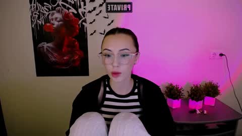 Snapshot of nikonara_ chatting on March 12, 2025, 6:33 pm nikonara_ online show from March 12, 2025, 6:33 pm