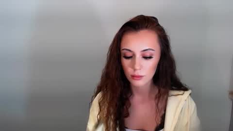 Snapshot of nikonara_ chatting on November 18, 2025, 2:43 pm nikonara_ online show from November 18, 2025, 2:43 pm