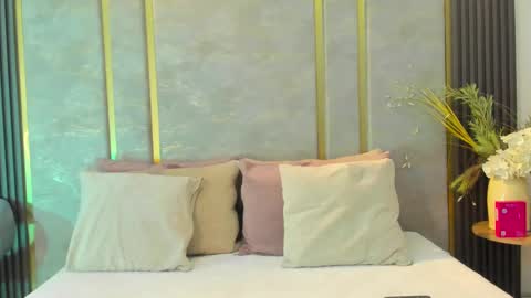 Niko Stone online show from October 4, 2025, 7:06 am