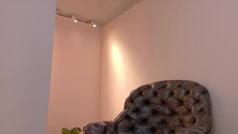 Snapshot of niky_smit chatting on February 20, 2025, 11:42 am NIKY SMIT online show from February 20, 2025, 11:42 am