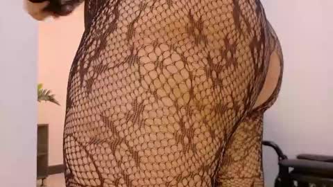 Snapshot of niky_smit chatting on February 24, 2025, 11:32 am NIKY SMIT online show from February 24, 2025, 11:32 am