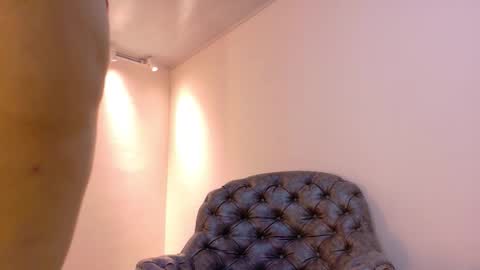 Snapshot of niky_smit chatting on October 3, 2025, 10:34 am NIKY SMIT online show from October 3, 2025, 10:34 am