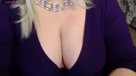 Blonde Nimpho online show from October 7, 2025, 8:00 am