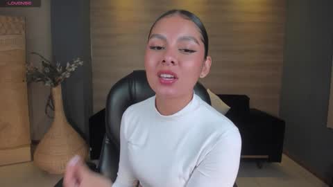 Nina online show from October 8, 2025, 2:53 am