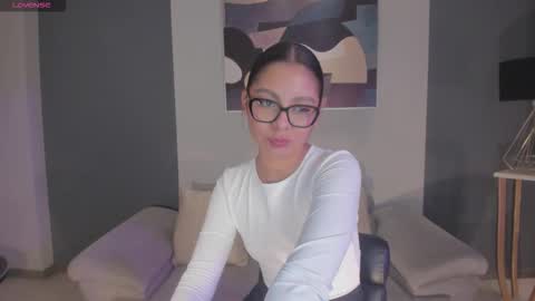 Nina online show from November 4, 2025, 4:00 am