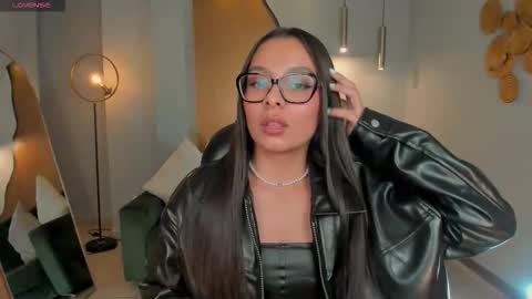 Nina online show from November 18, 2025, 4:17 am