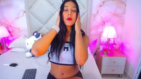 Snapshot of ninabravura chatting on October 6, 2025, 1:41 pm Nina Bravura online show from October 6, 2025, 1:41 pm