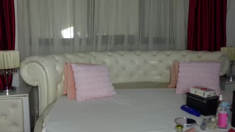 Snapshot of ninacrystal chatting on February 21, 2025, 6:51 am NinaCrystal online show from February 21, 2025, 6:51 am