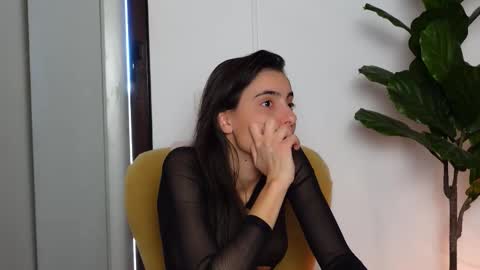 Snapshot of ninacrystal chatting on October 31, 2025, 8:26 am NinaCrystal online show from October 31, 2025, 8:26 am