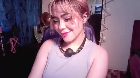 Snapshot of ninamon206063 chatting on October 1, 2025, 4:24 pm NIina Mon online show from October 1, 2025, 4:24 pm