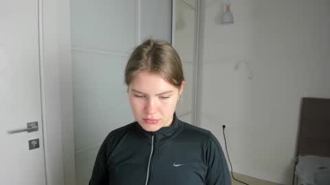 ninarihh online show from March 5, 2025, 9:38 am