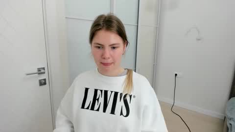 ninarihh online show from March 9, 2025, 11:25 am