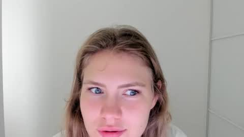 ninarihh online show from September 10, 2025, 9:53 am