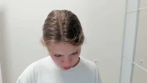 ninarihh online show from September 11, 2025, 11:54 am