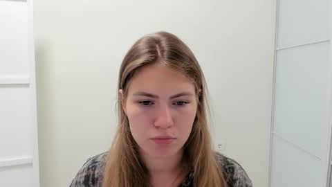 ninarihh online show from September 17, 2025, 9:55 am