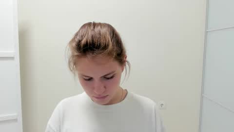 ninarihh online show from September 20, 2025, 9:43 am