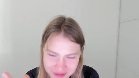 ninarihh online show from October 3, 2025, 9:50 am