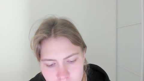 ninarihh online show from October 9, 2025, 10:24 am