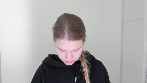 ninarihh online show from October 18, 2025, 11:33 am