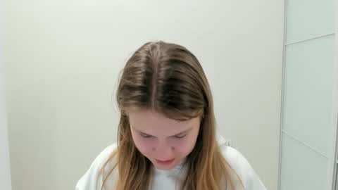 ninarihh online show from October 23, 2025, 7:40 am