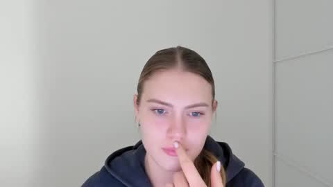 ninarihh online show from November 4, 2025, 12:04 pm