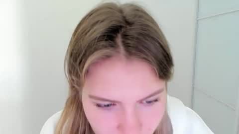 ninarihh online show from November 5, 2025, 10:15 am