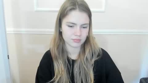 ninarihh online show from November 27, 2025, 11:56 am