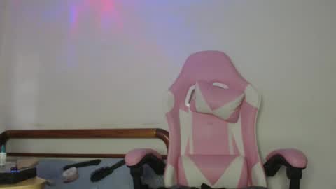 Nicolle  online show from September 21, 2025, 10:33 pm