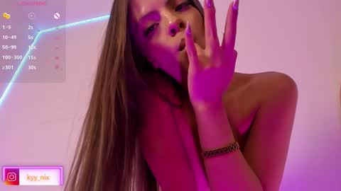 Nicki  online show from September 25, 2025, 4:49 am