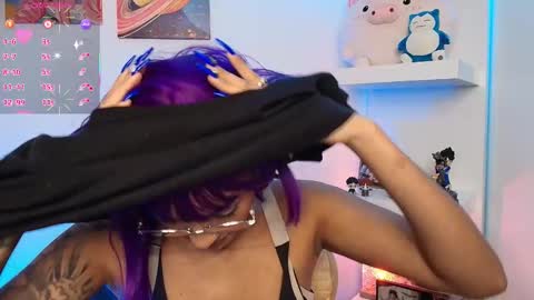 Snapshot of nix_taylor chatting on November 28, 2025, 11:18 pm Nix online show from November 28, 2025, 11:18 pm