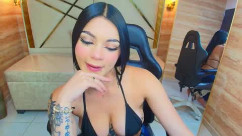 nkbaby_r online show from November 10, 2025, 1:21 pm