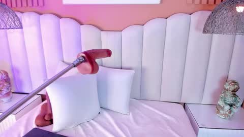 Snapshot of noa_moon chatting on November 7, 2025, 8:03 am Noa online show from November 7, 2025, 8:03 am