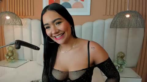 Snapshot of noa_moon chatting on November 16, 2025, 2:50 am Noa online show from November 16, 2025, 2:50 am