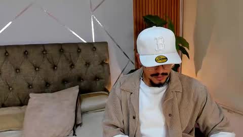 noa_n_luxy online show from November 12, 2025, 3:51 am