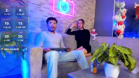 noa_n_luxy online show from December 5, 2025, 3:59 am