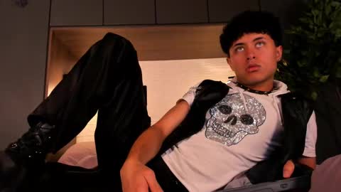 noah_dupont_ online show from September 25, 2025, 12:14 am