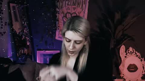 Snapshot of noah_elmer chatting on December 4, 2025, 5:21 pm REAL name LiaDM are always open online show from December 4, 2025, 5:21 pm