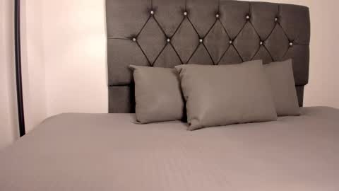 noah_johes online show from September 24, 2025, 3:54 am