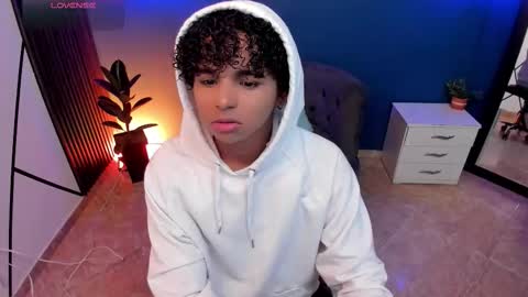 noah_smith04 online show from November 5, 2025, 12:05 pm