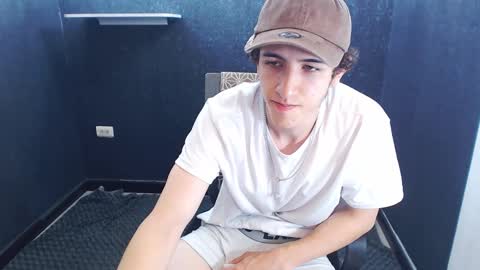 noah_sokolov online show from November 25, 2025, 7:47 pm