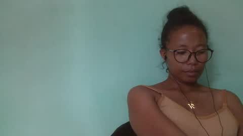 Snapshot of noellah chatting on March 3, 2025, 12:48 pm noellah online show from March 3, 2025, 12:48 pm