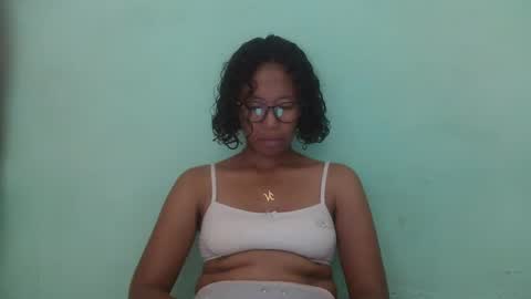 Snapshot of noellah chatting on March 5, 2025, 6:33 am noellah online show from March 5, 2025, 6:33 am