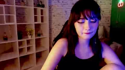 Snapshot of noeva_ chatting on October 16, 2025, 12:11 am Noeva online show from October 16, 2025, 12:11 am