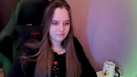 noir_ember_ online show from November 27, 2025, 6:37 am