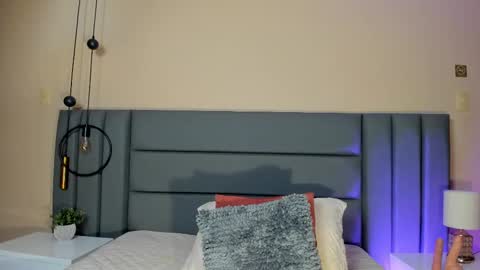 Nora Da Silva online show from September 25, 2025, 1:09 am