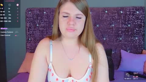 Snapshot of norabigas chatting on December 3, 2024, 3:52 am Nora online show from December 3, 2024, 3:52 am