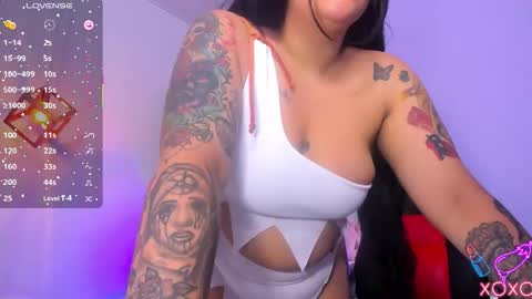 noraloux1 online show from October 24, 2025, 11:34 pm