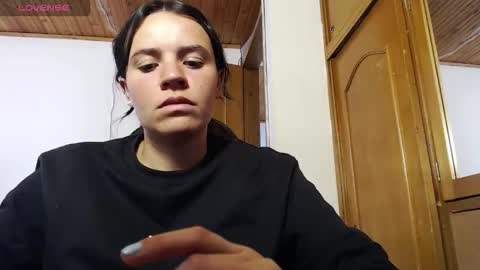 noreen_ online show from November 8, 2025, 4:51 pm